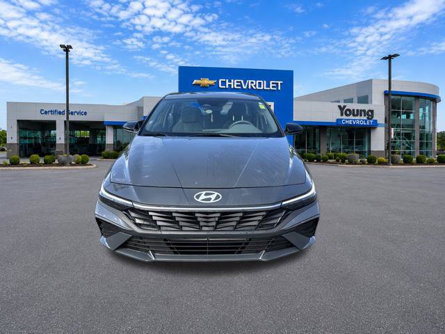 Used 2025 Hyundai Elantra Sport FWD image 2