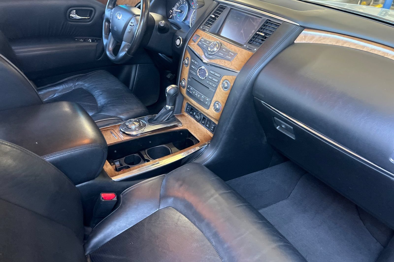 Used 2014 INFINITI QX80 4WD w/ Theater Package image 18