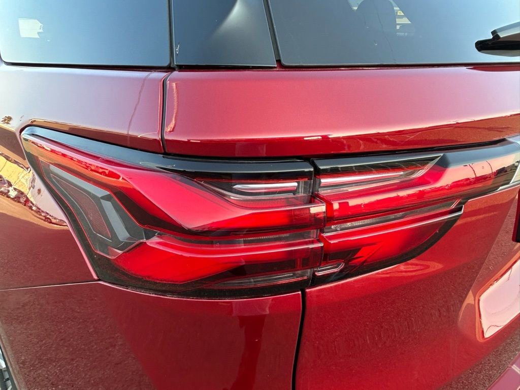 Used 2023 Chevrolet Traverse Premier image 9