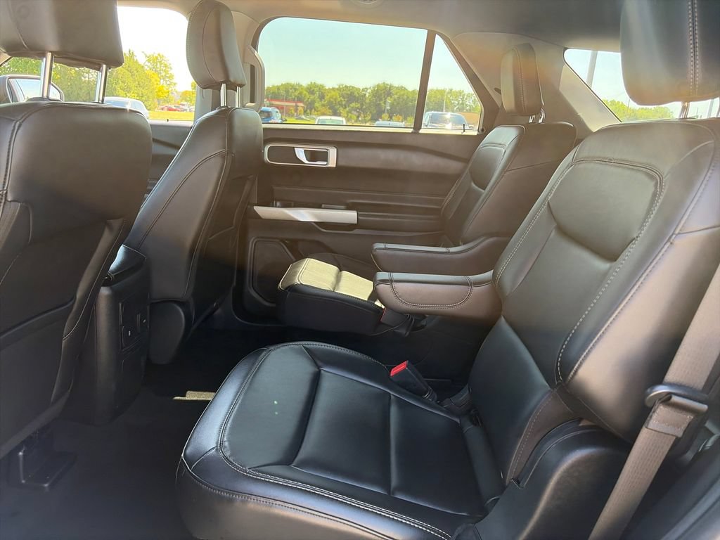 Used 2023 Ford Explorer XLT w/ Equipment Group 202A AWD/4WD image 29