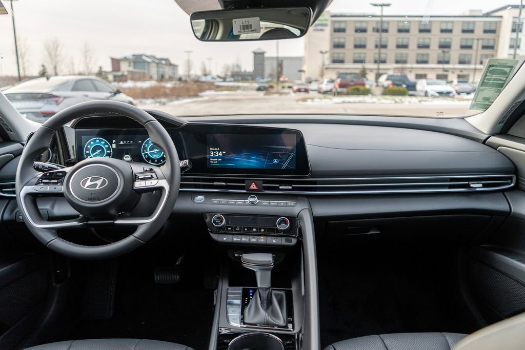 New 2025 Hyundai Elantra Limited image 15