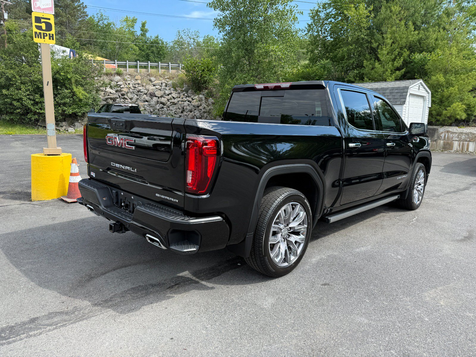 Used 2023 GMC Sierra 1500 Denali AWD/4WD image 5