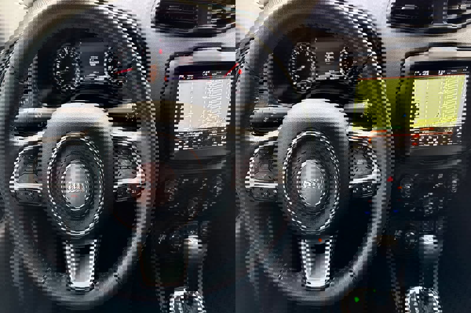 Used 2023 Jeep Renegade Limited image 14