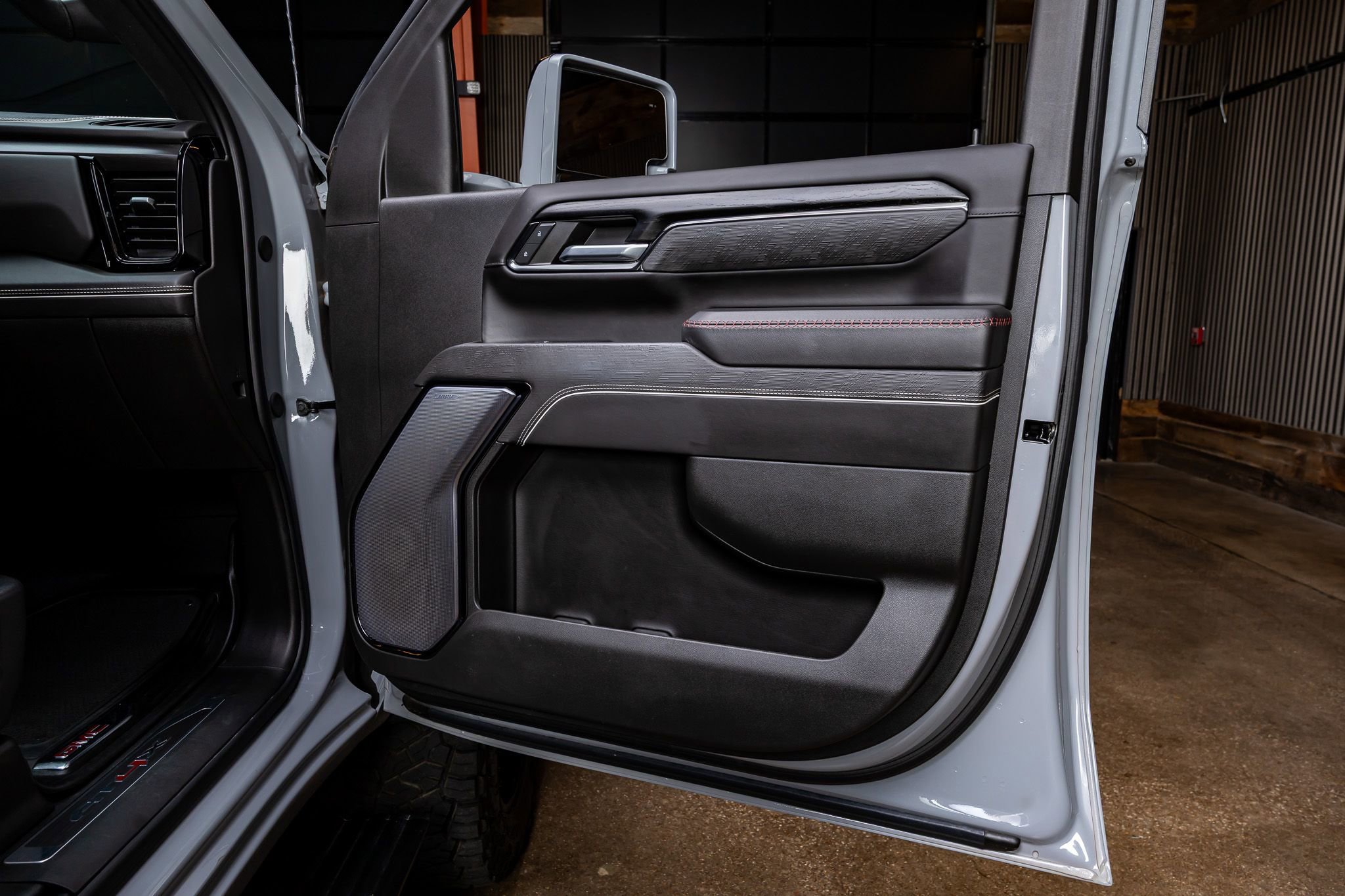 Used 2024 GMC Sierra 2500 AT4X image 37