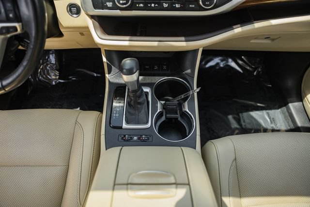 Used 2019 Toyota Highlander Limited Platinum AWD/4WD image 32