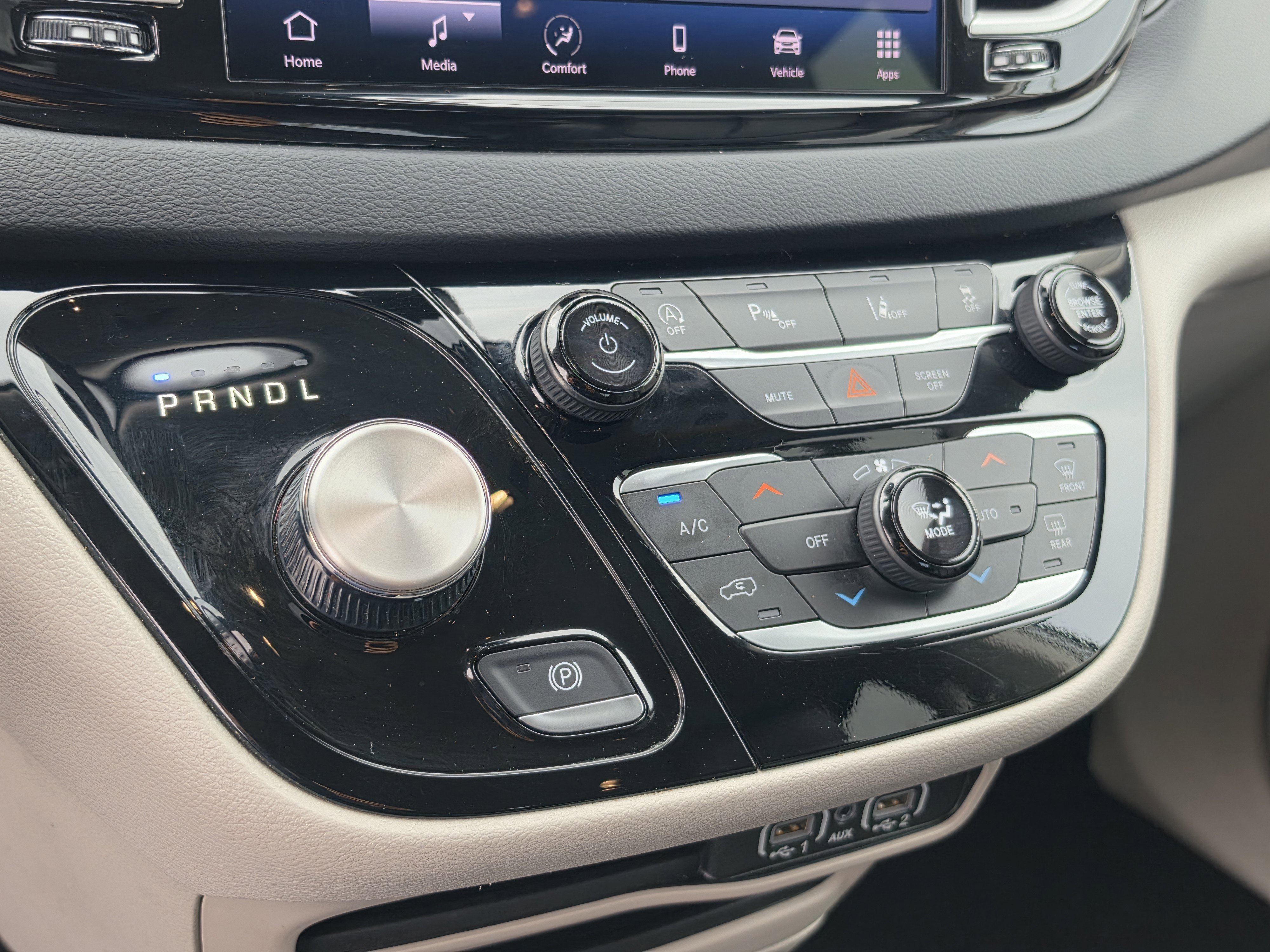 Used 2023 Chrysler Pacifica Touring-L FWD image 27