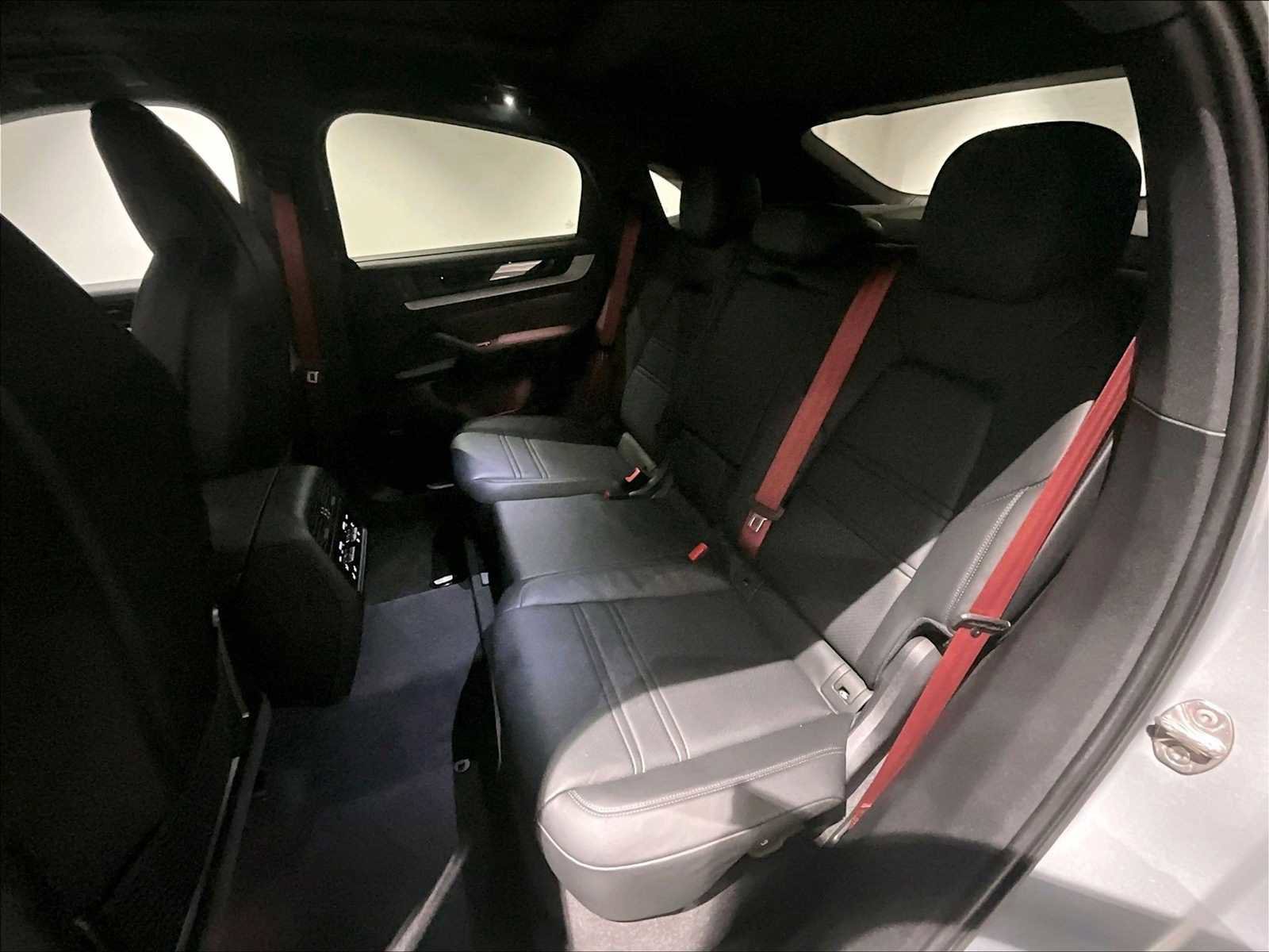Used 2025 Porsche Cayenne S image 31