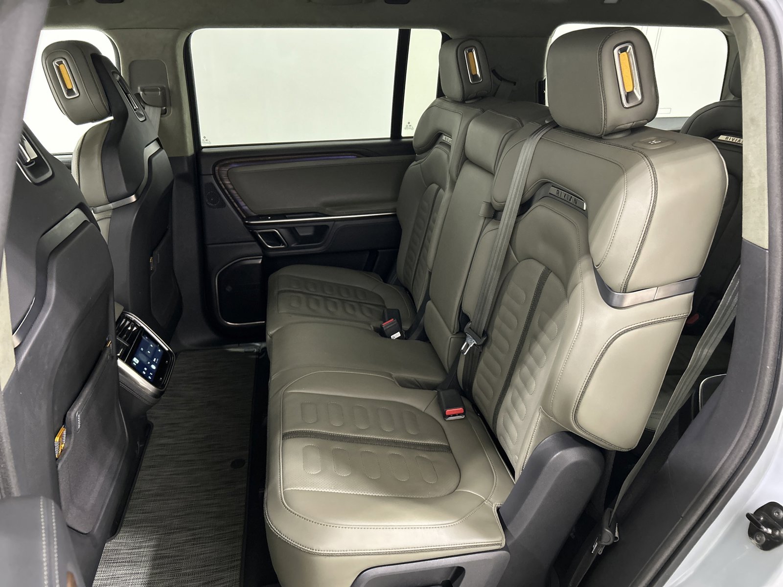 Used 2023 Rivian R1S Adventure image 21