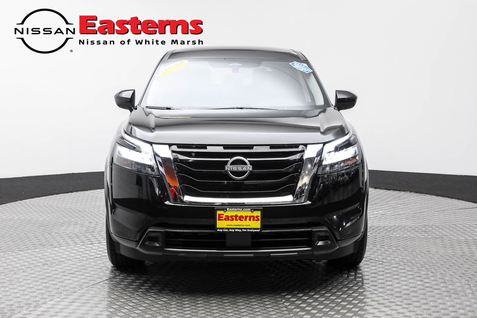 Used 2024 Nissan Pathfinder S image 2