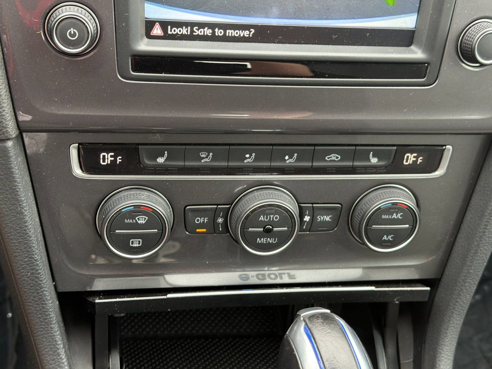 Used 2016 Volkswagen e-Golf SE w/ DC Fast Charging Package FWD image 18