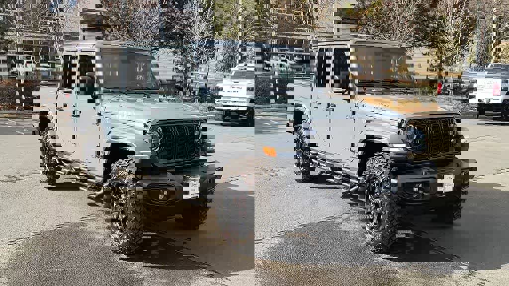 Used 2024 Jeep Gladiator Sport image 3