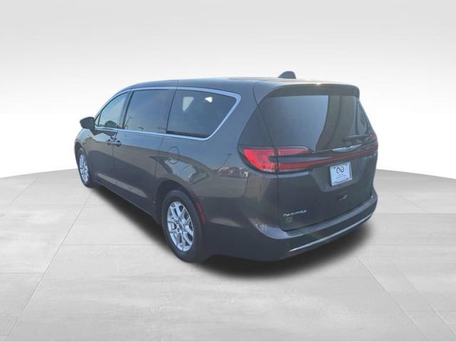 Used 2023 Chrysler Pacifica Touring-L FWD image 24