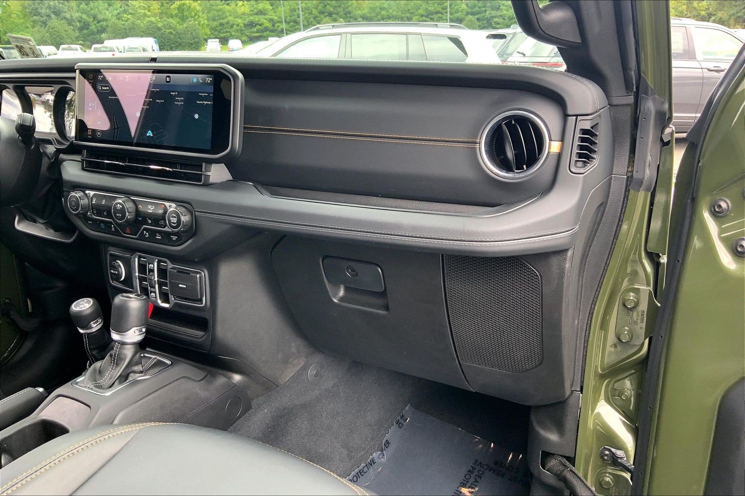 Certified 2024 Jeep Wrangler Unlimited Sahara w/ Technology Group AWD/4WD image 18