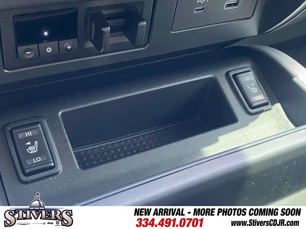 Used 2023 Nissan Titan SV w/ SV Convenience Package RWD image 25