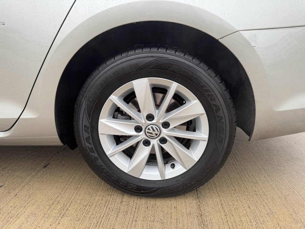 Used 2017 Volkswagen Golf S image 30