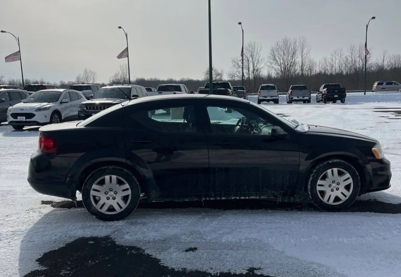 Used 2013 Dodge Avenger SE image 7