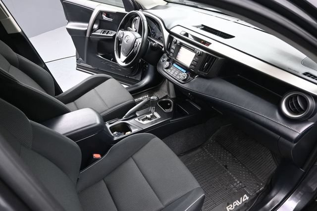 Used 2018 Toyota RAV4 XLE AWD/4WD image 27
