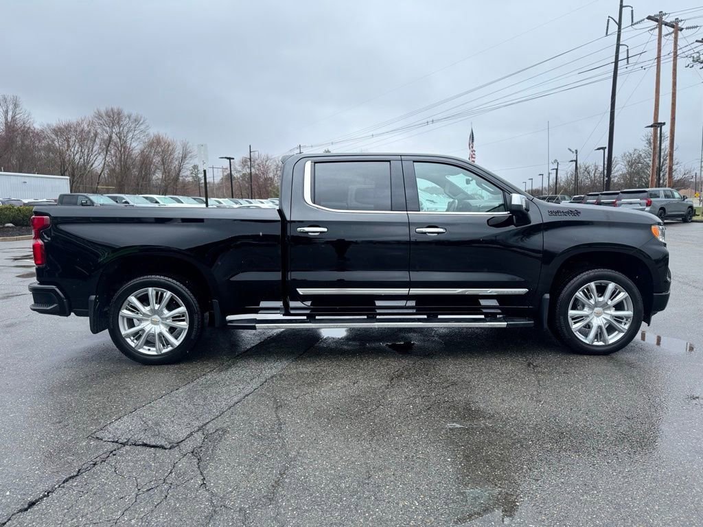 Used 2024 Chevrolet Silverado 1500 High Country w/ Technology Package AWD/4WD image 7