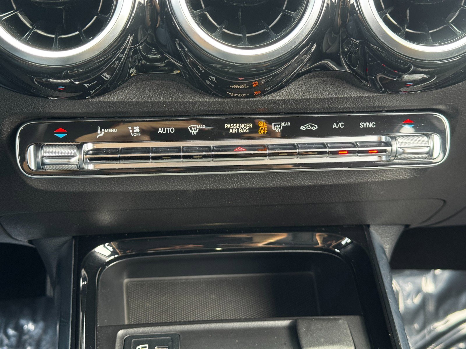 Used 2021 Mercedes-Benz GLB 250 4MATIC w/ Premium Package image 29