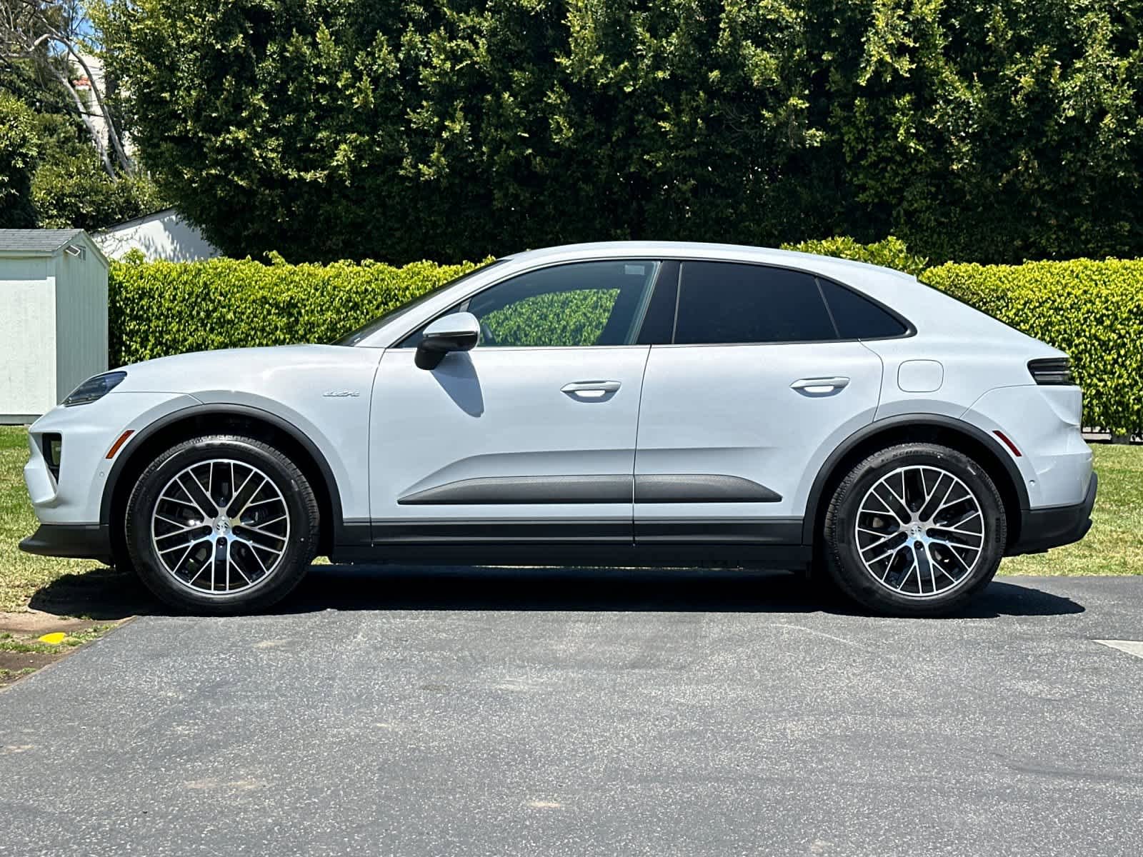 New 2026 Porsche Macan Electric RWD image 2