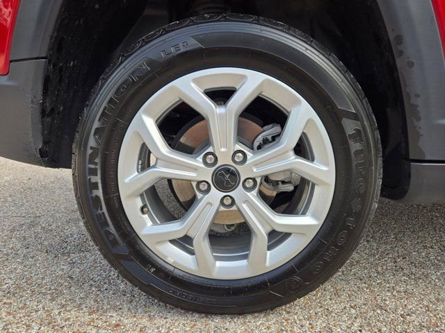 Used 2025 Jeep Compass Latitude w/ Sun & Sound Group image 32