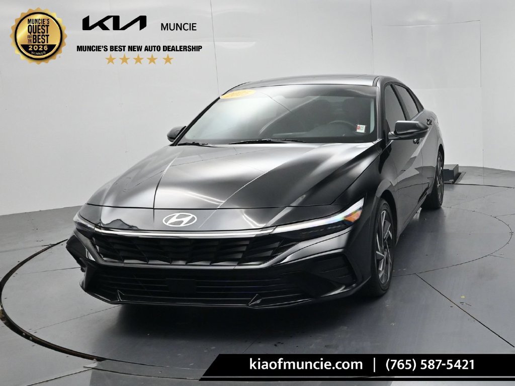 Used 2025 Hyundai Elantra Limited w/ Cargo Package FWD image 3