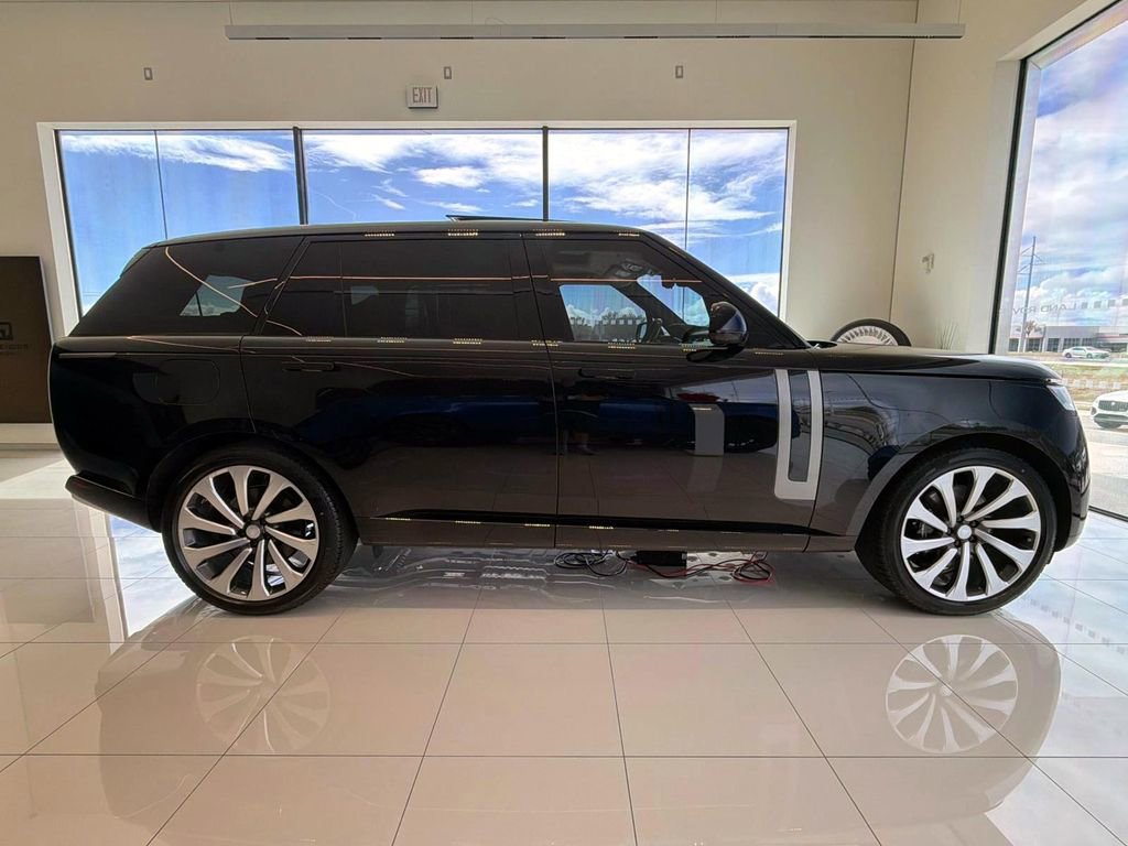New 2025 Land Rover Range Rover Long Wheelbase Autobiography image 6