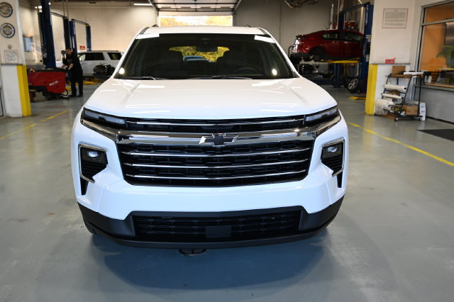 New 2027 Chevrolet Traverse LT w/ LPO, Floor Liner Package AWD/4WD image 2