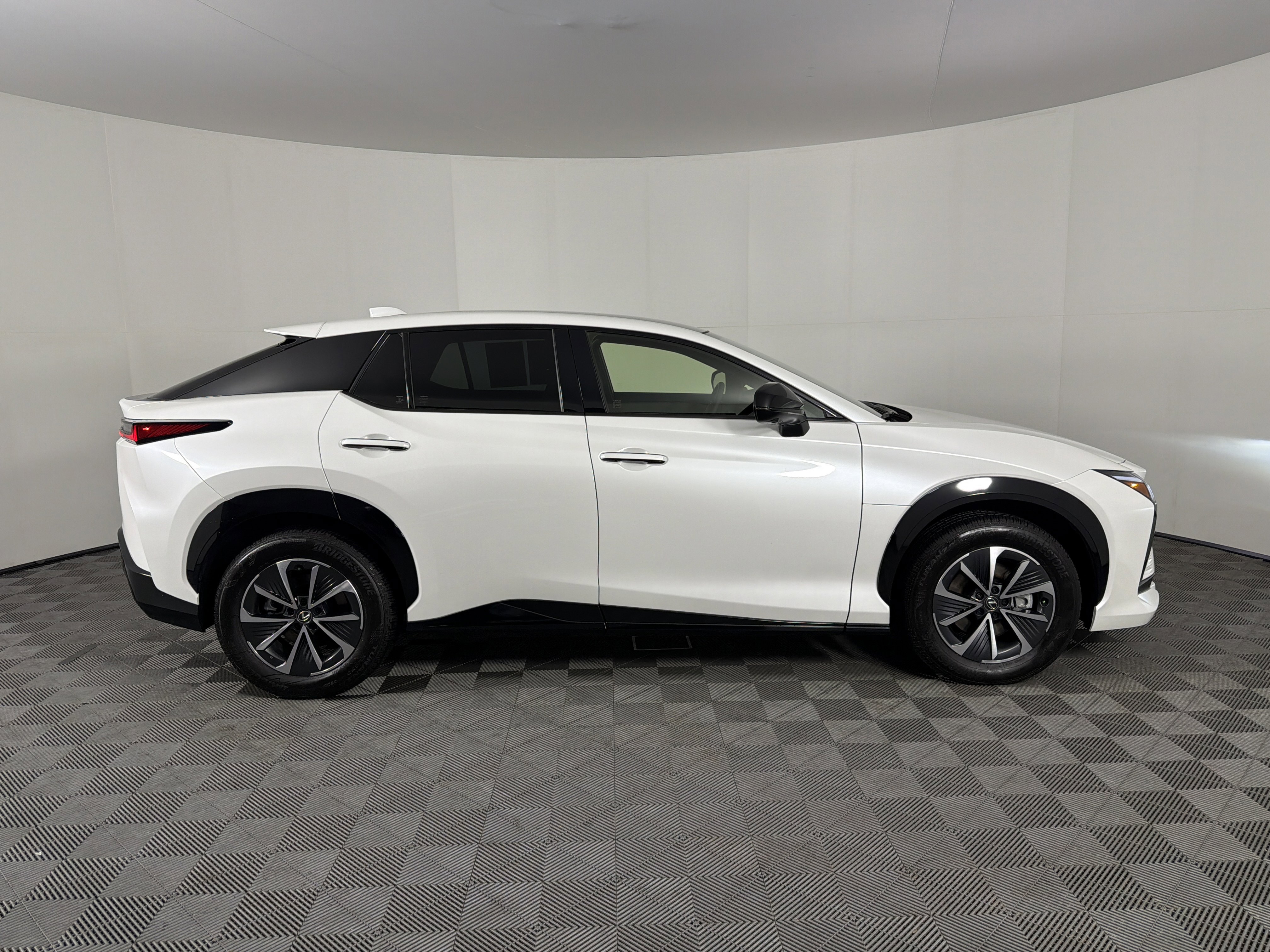 Used 2025 Lexus RZ 450e w/ Accessory Package (Z2) image 27
