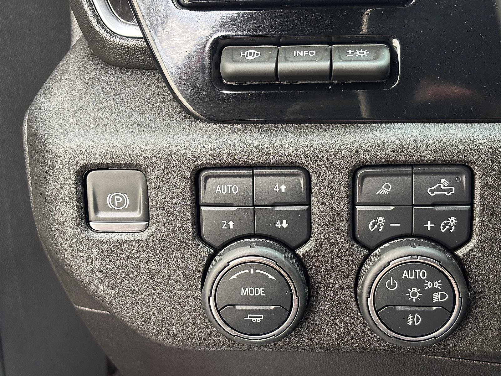 Used 2024 Chevrolet Silverado 2500 High Country w/ Technology Package AWD/4WD image 16