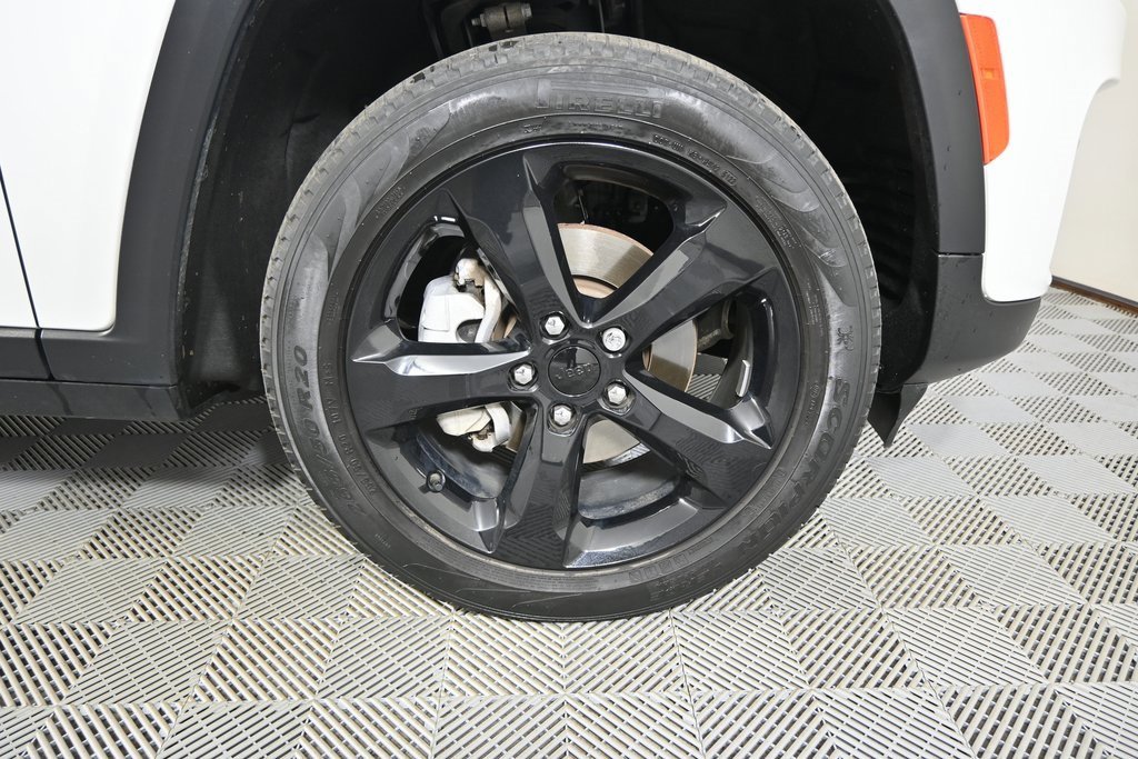 Used 2023 Jeep Grand Cherokee Limited w/ Black Appearance Package image 11