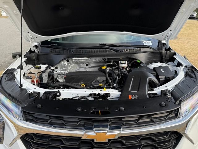 Used 2025 Chevrolet Trax LT FWD image 31