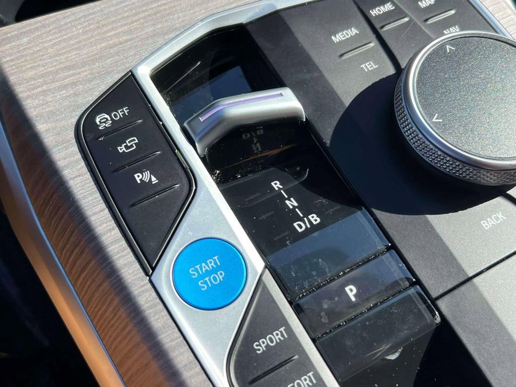 Used 2025 BMW i4 xDrive40i w/ Parking Assistance Package image 31
