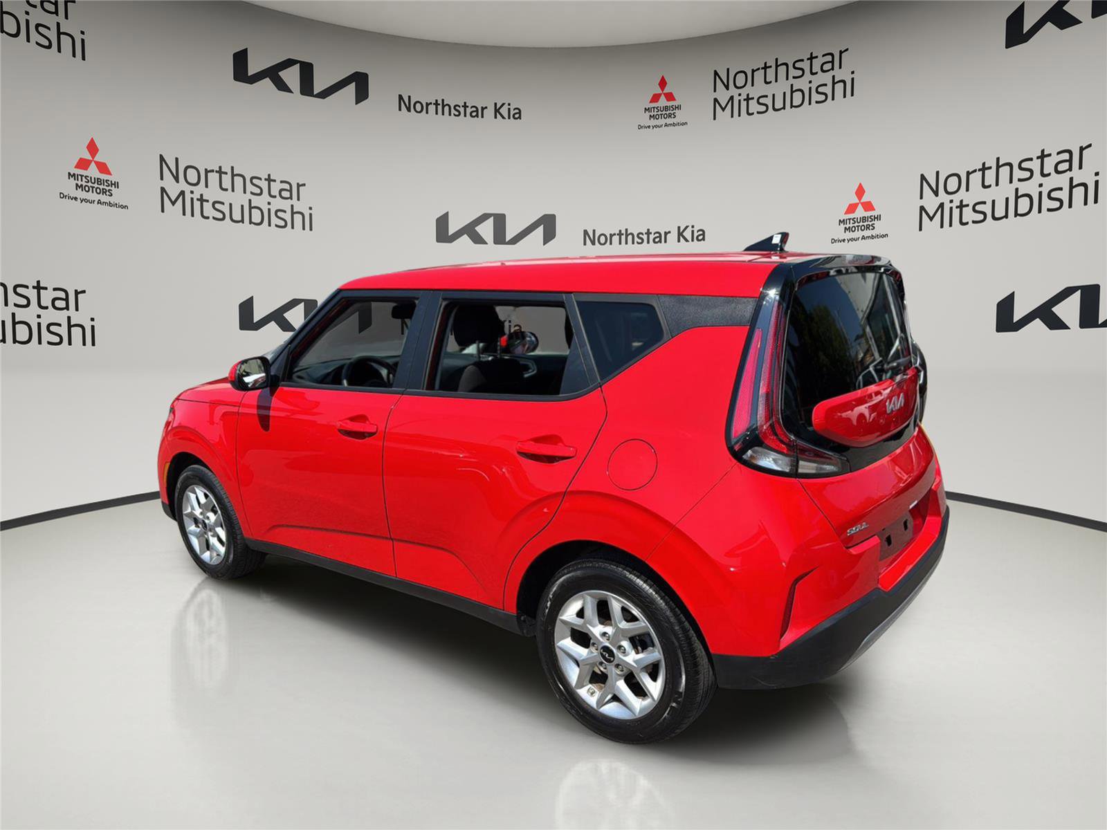 Used 2024 Kia Soul LX w/ Option Group 015 FWD image 3