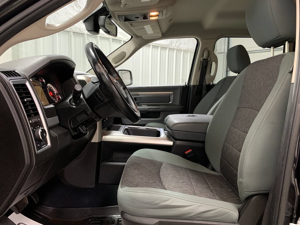 Used 2019 RAM 1500 Classic SLT w/ SLT Plus D←cor Group AWD/4WD image 17