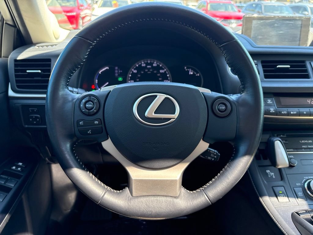 Used 2015 Lexus CT 200h w/ Navigation Package FWD image 17
