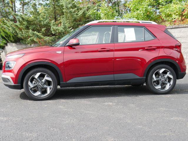 Used 2023 Hyundai Venue Limited image 3