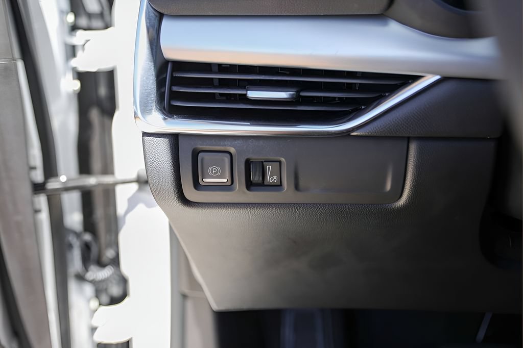 Certified 2022 Cadillac XT4 Premium Luxury w/ Enhanced Visibility Package AWD/4WD image 15