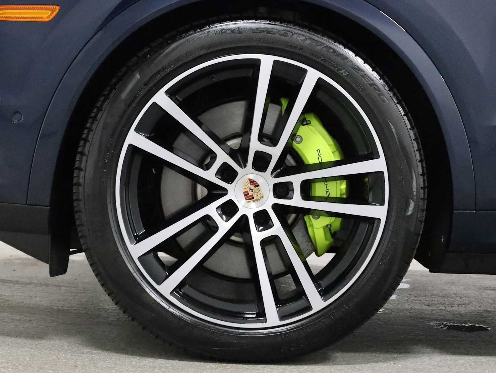 Certified 2025 Porsche Cayenne E-Hybrid AWD/4WD image 39