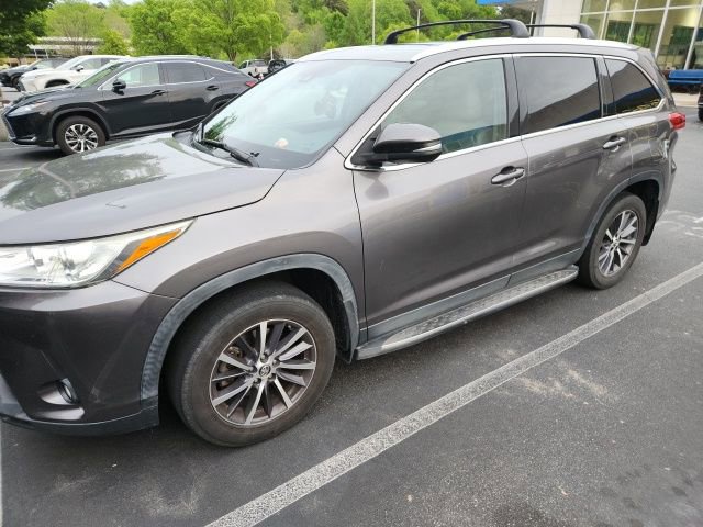 Used 2019 Toyota Highlander XLE image 3