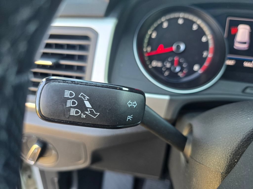 Used 2021 Volkswagen Atlas Cross Sport SE FWD image 25