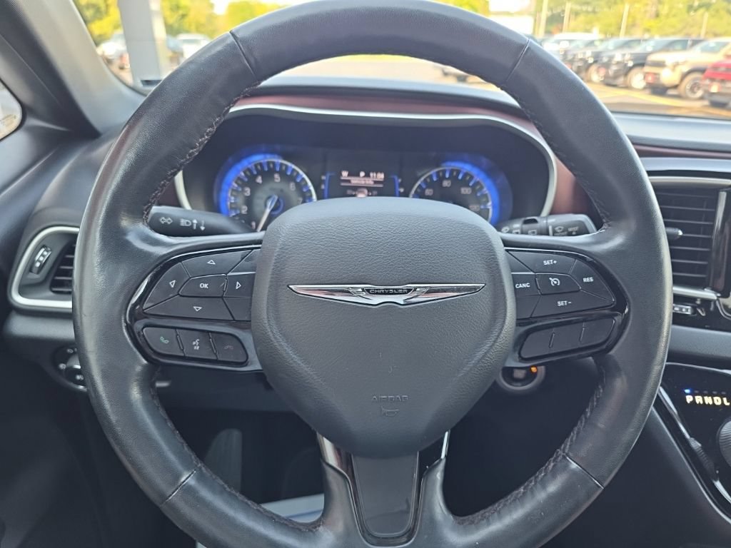 Used 2020 Chrysler Pacifica Touring-L FWD image 18