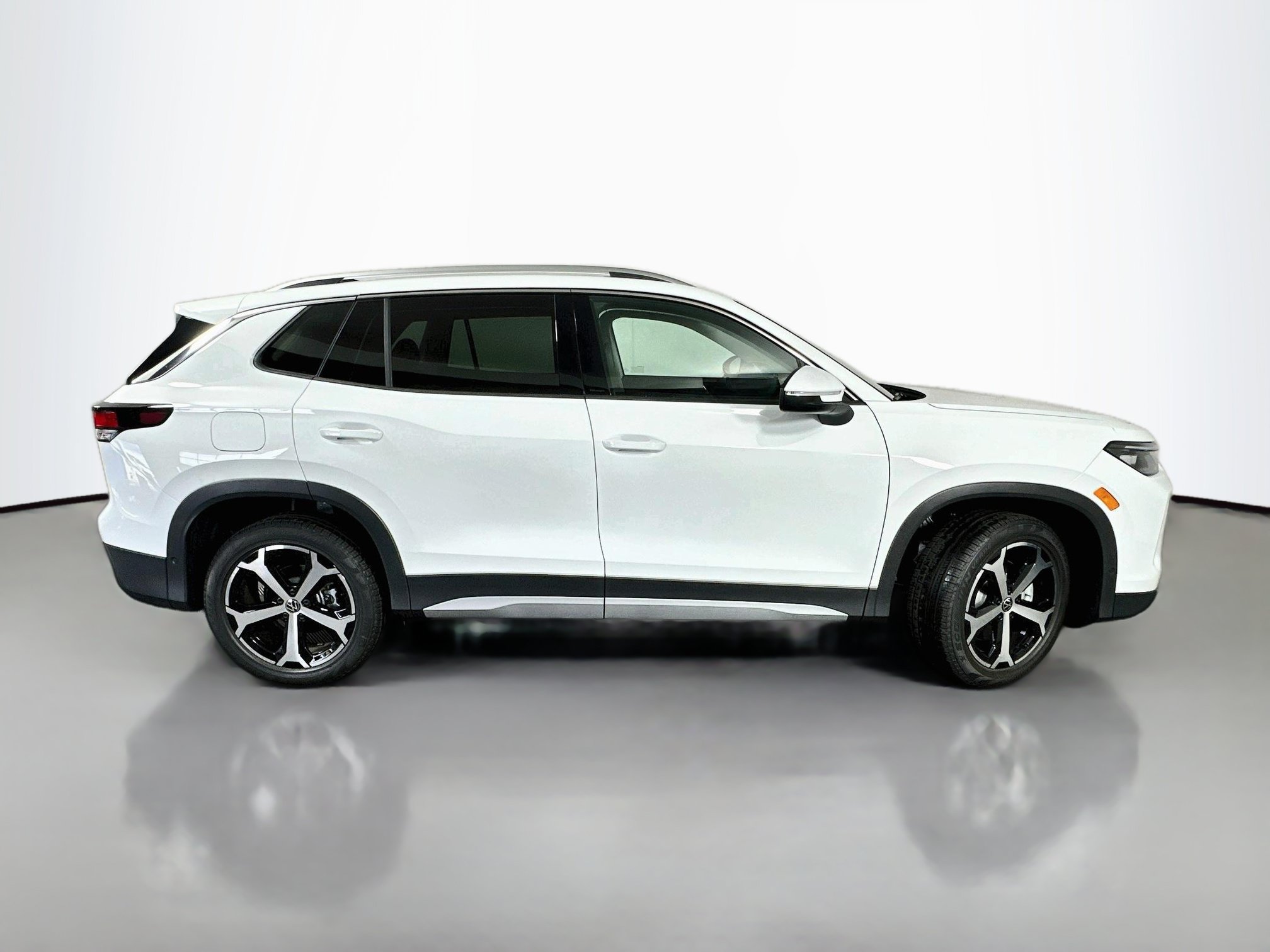 New 2026 Volkswagen Tiguan SE AWD/4WD image 8