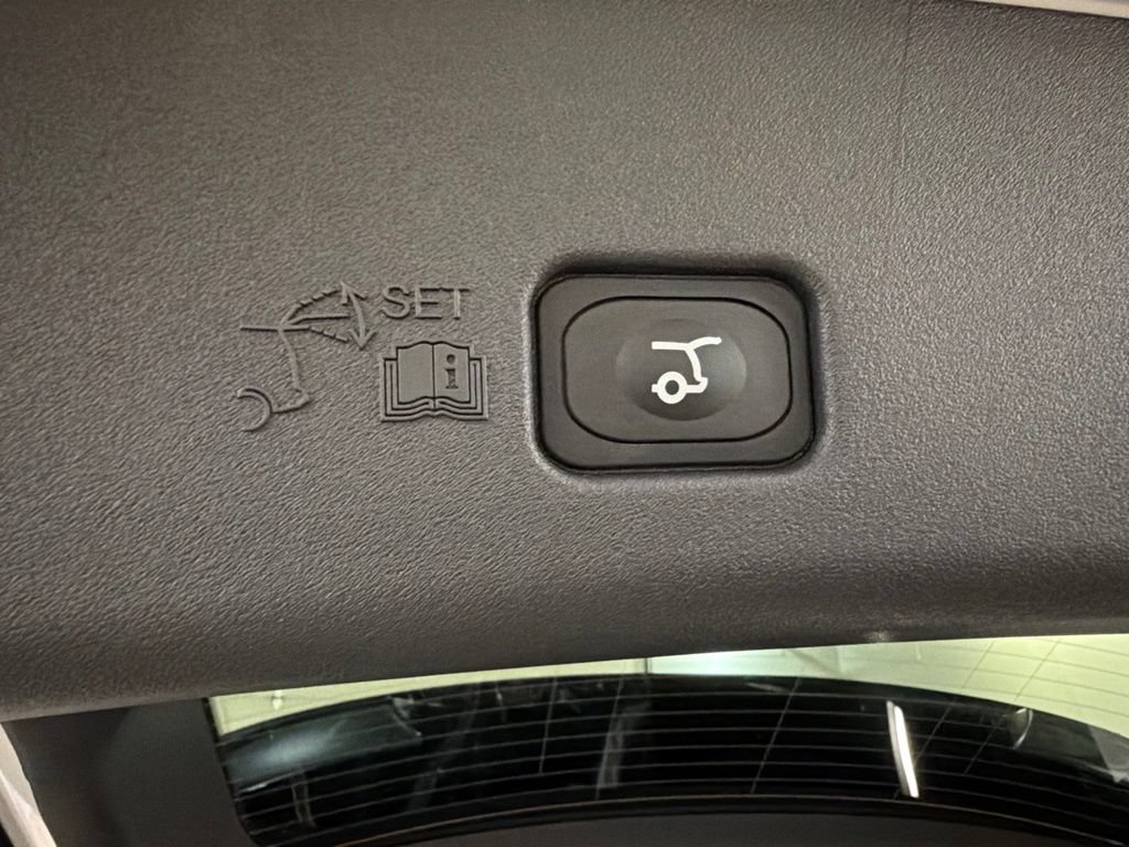Used 2026 Lincoln Nautilus Reserve AWD/4WD image 38