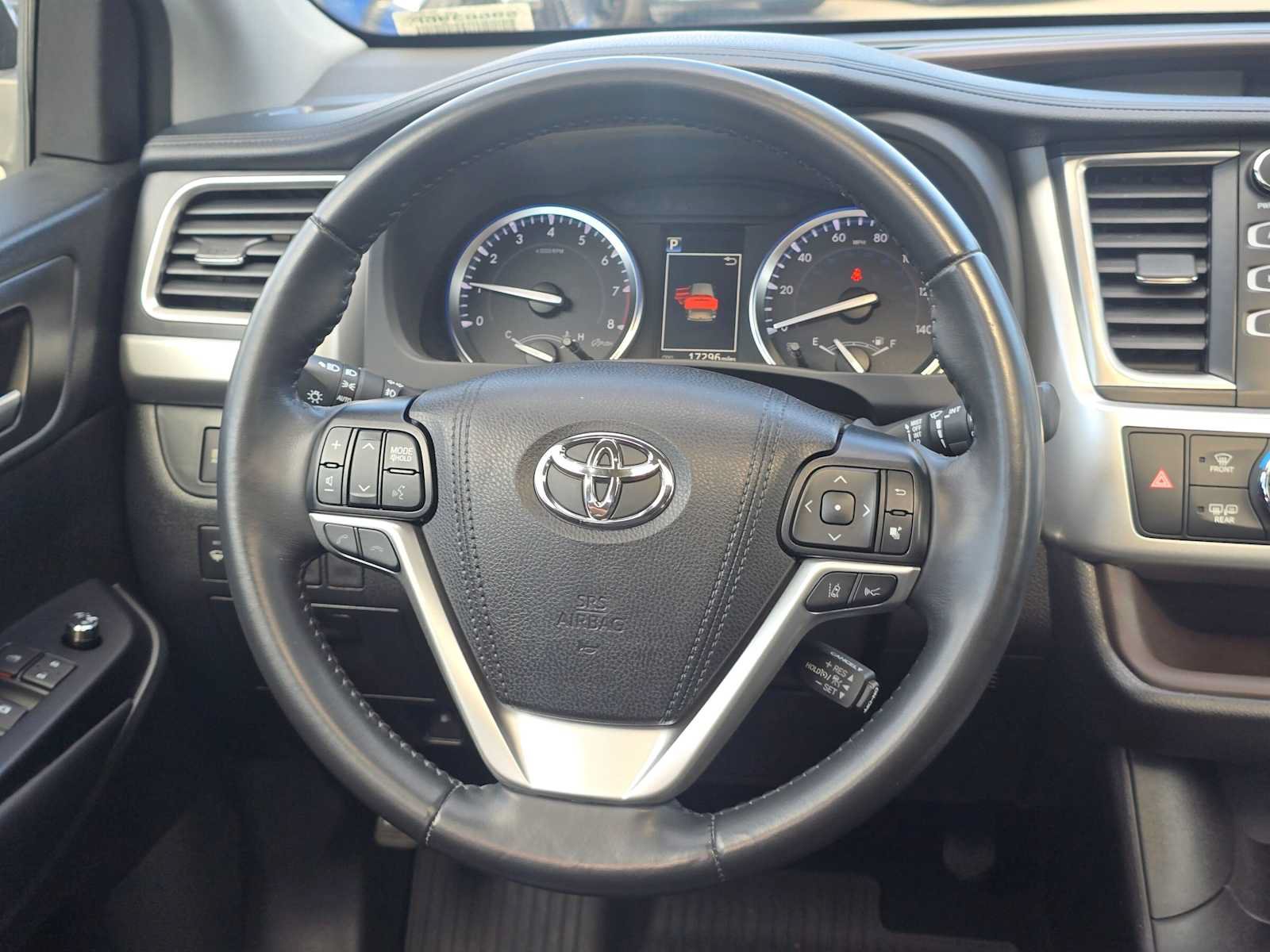 Used 2019 Toyota Highlander XLE AWD/4WD image 19