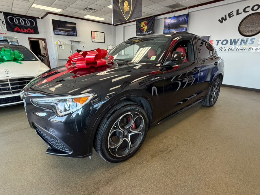Used 2023 Alfa Romeo Stelvio Veloce AWD/4WD image 6