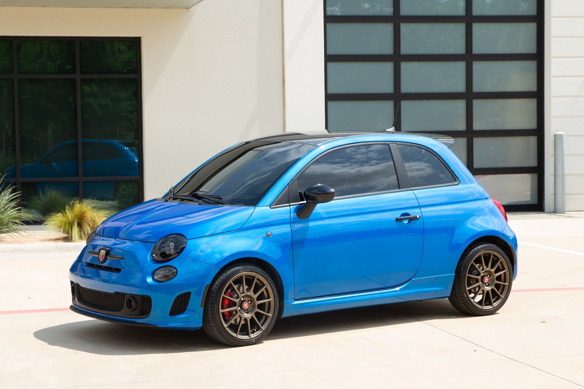 Used 2018 FIAT 500 Abarth FWD image 1
