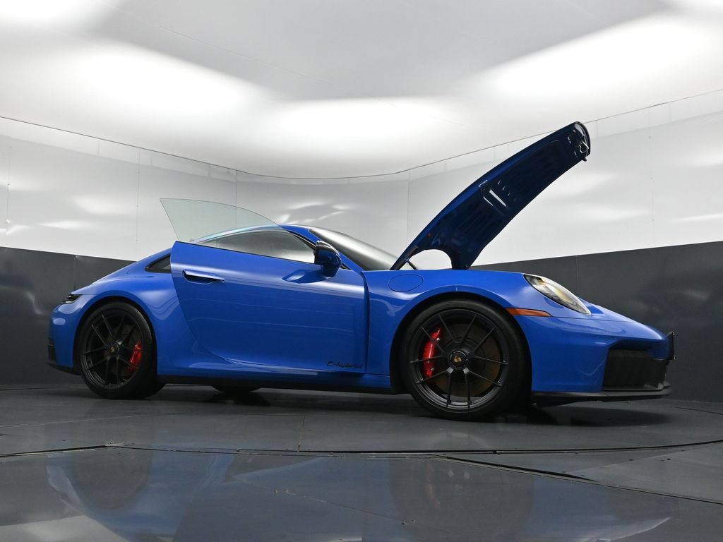 Used 2025 Porsche 911 Carrera GTS RWD image 34