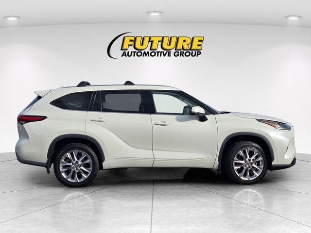 Certified 2021 Toyota Highlander Limited FWD image 4