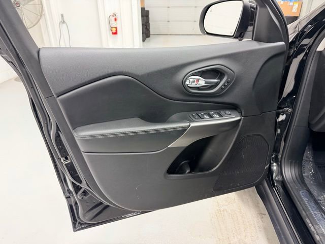 Used 2020 Jeep Cherokee Limited image 21